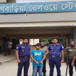 ভোরে ছদ্মবেশে রেলস্টেশনে ইউএনও-এসিল্যান্ড, ধরা খেল টিকেট কালোবাজারি