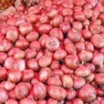 পেঁয়াজের ঝাঁজে চোখে জল ক্রেতার, ডিমের দামও বাড়তি