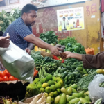 সবজির বাজার চড়া, অস্বস্তি পেঁয়াজ-আলুতেও