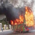 হাইকোর্টের সামনে বাসে আগুন