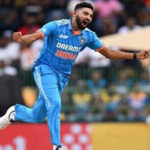 দলের বড় জয়ের পরও লজ্জার রেকর্ড গড়লেন সিরাজ