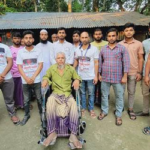 চৌগাছায় প্যারালাইজড রবিউলকে হুইল চেয়ার প্রদান