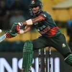 মাহমুদউল্লাহর পরিবর্তে নেমে ৩২ বলে ১৪ রানে ফেরেন মেহেদি