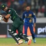 আব্দুল্লাহ-রিজওয়ানের ব্যাটে এগোচ্ছে পাকিস্তান