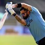 টিকিট না চাইতে বন্ধুদের কাছে কোহলির অনুরোধ