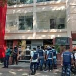 আমীর খসরুর বাসা ঘিরে রেখেছে পুলিশ