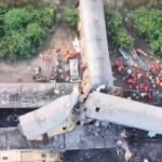 দাঁড়িয়ে থাকা ট্রেনে ধাক্কা আরেক ট্রেনের, নিহত ১৩