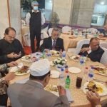 পিটার হাসের নৈশভোজ, রাজনীতি নিয়ে আলোচনা