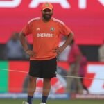 ফাইনালে ওঠার লক্ষ্যে টস জিতে ব্যাটিংয়ে ভারত