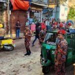 পুরান ঢাকায় ককটেল নিক্ষেপে পুড়ল সিএনজি
