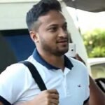 আঙুলের চোট নিয়ে দেশে ফিরলেন সাকিব