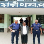 আটোয়ারীতে ৭৭ বোতল ফেনসিডিল সহ মাদক ব্যবসায়ী র‌্যাবের হাতে আটক