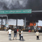 ঢাকা-মাওয়া এক্সপ্রেসওয়ে টোল প্লাজায় বাসে আগুন