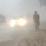 কুয়াশার চাদরে ঢেকেছে রাজধানী