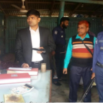 বেশি দামে পেঁয়াজ বিক্রি করায় ৪ ব্যবসায়ীকে জরিমানা