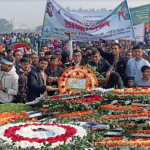 জাতীয় স্মৃতিসৌধে ফুল হাতে জনতার ঢল
