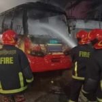 বাড্ডায় যাত্রীবাহী বাসে আগুন
