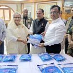 প্রধানমন্ত্রীর কাছে রেডি-টু-কুক ফিশ সামগ্রী তুলে দিলেন মৎস্যমন্ত্রী