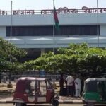 চট্টগ্রামে অল্পের জন্য রক্ষা পেল যাত্রীবাহী উড়োজাহাজ