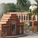 ফেসবুকে সহমত পোষণ না করায় ৪ ছাত্রের পরীক্ষা আটকে দিলেন ফার্মেসির সভাপতি