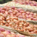 যেসব কারণে অস্থির পিঁয়াজের বাজার