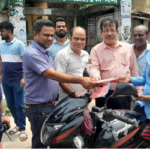 চুয়াডাঙ্গায় ট্রাফিক সচেতনতা বৃদ্ধিতে লিফলেট বিতরণ কর্মসূচি