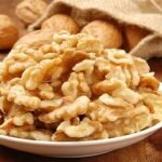 খালি পেটে আখরোট খেলে কী হয়?