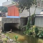 পৌরসভার টাকায় খালের ওপর মেয়রের বহুতল মার্কেট