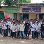 গৌরীপুরে চেয়ারম্যানের অপসারণ দাবিতে বিএনপির বিক্ষোভ, শিক্ষার্থীদের বাধা