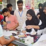 ওষুধ বিক্রির প্রতিষ্ঠানগুলো ঘুরে দেখছেন শিক্ষার্থীরা