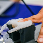 হাজার মাইল দূরে থেকেও যেভাবে ধরা যাবে প্রিয়জনের হাত