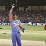 জাকের ও মিরাজকে বাদ দিয়ে বোলিংয়ে বাংলাদেশ