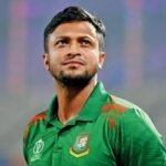 বাংলাদেশে ফেরার ফ্লাইট বাতিল করেছেন সাকিব