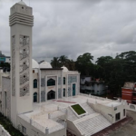 শরীয়তপুর সদর মডেল মসজিদের দেয়ালে অসংখ্য ফাটল