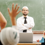 ইসলামে কাউকে কিছু শেখানোর মর্যাদা