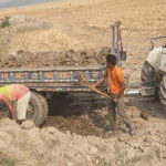 বোচাগঞ্জে অবৈধভাবে মাটি উত্তোলন ও পরিবহনের অপরাধে ট্রাক্টর মালিকে জরিমান