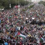 গাজায় যুদ্ধ বন্ধের দাবিতে পাকিস্তানের রাজপথে হাজারও মানুষের ঢল