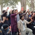 পোষ্য কোটাকে ‘লাল কার্ড’ দেখিয়ে রাজশাহী বিশ্ববিদ্যালয়ে বিক্ষোভ