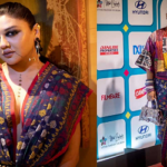 ৬ মাসে তৈরি ঢাকাই জামদানিতে ভারত মাতালেন জয়া