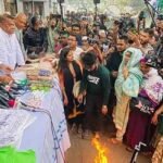 ভারতীয় শাড়ি রাস্তায় ছুড়ে আগুন জ্বালালেন রিজভী