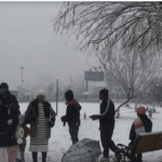 কাশ্মীরে ভারী তুষারপাত, বিমান চলাচল বন্ধ, পরীক্ষা বাতিল