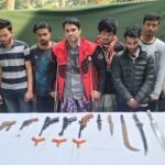 বিপুল অস্ত্রসহ কিশোর গ্যাংয়ের ১০ সদস্য গ্রেফতার