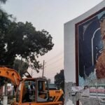 শেখ মুজিবের সবচেয়ে বড় ম্যুরালটিও গুঁড়িয়ে দিল জনতা