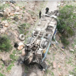 নিয়ন্ত্রণ হারিয়ে ৮০০ মিটার গভীর খাদে বাস, নিহত ৩১