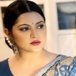 গভীর রাতে পরীমণির স্ট্যাটাস