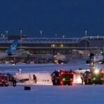 কানাডায় ৮০ আরোহী নিয়ে উল্টে গেল বিমান