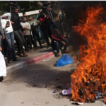 ইসরায়েলি কর্তৃপক্ষের পরানো ‘অপমানজনক’ পোশাক পোড়াল ফিলিস্তিনিরা