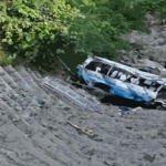 চালক ঘুমিয়ে যাওয়ায় বাস খাদে পড়ে পাকিস্তানে নিহত ৮