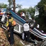 গুয়েতেমালায় সেতু থেকে বাস খাদে পড়ে নিহত ৫১