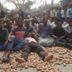 হিমাগারে আলু সংরক্ষণ ভাড়া বৃদ্ধি, সাড়ে ৩ঘন্টা মহাসড়ক অবরোধ করে চাষিদের আন্দোলন